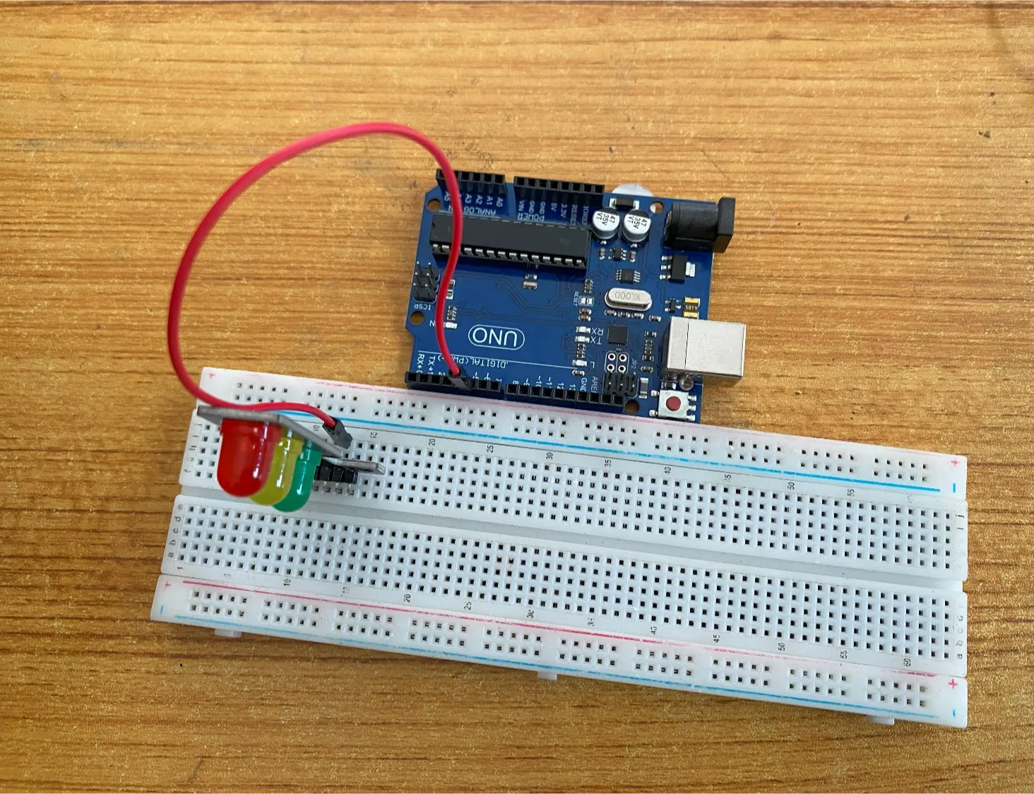 Trafic Light fixed on breadboard