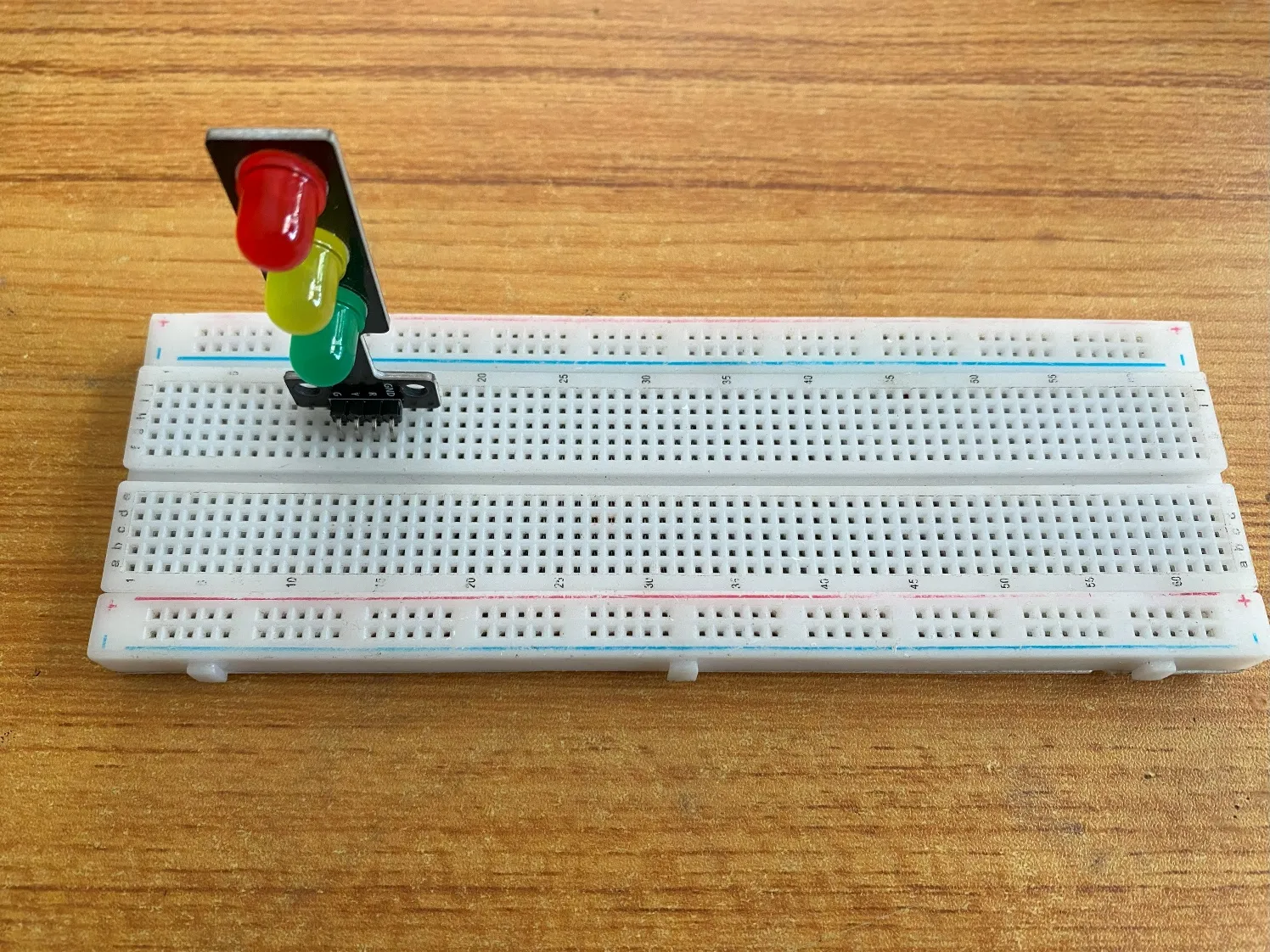 Trafic Light fixed on breadboard