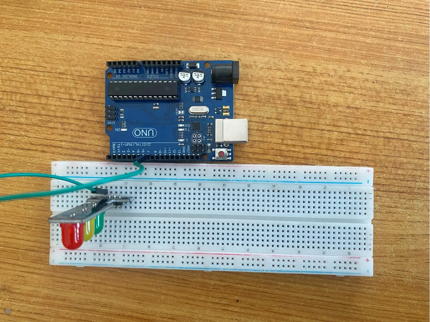 Trafic Light fixed on breadboard