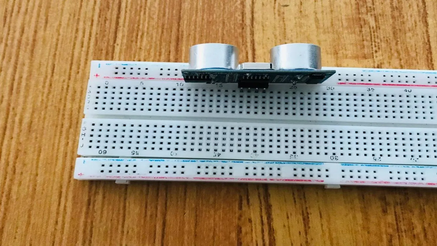 Ultrasonic sensor fixed on breadboard