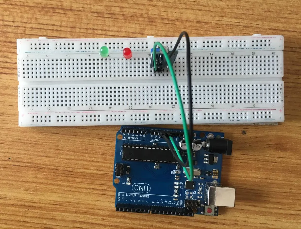 Black wire fixed on breadboard