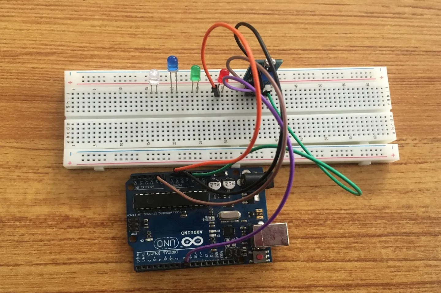 Orange wire fixed on breadboard
