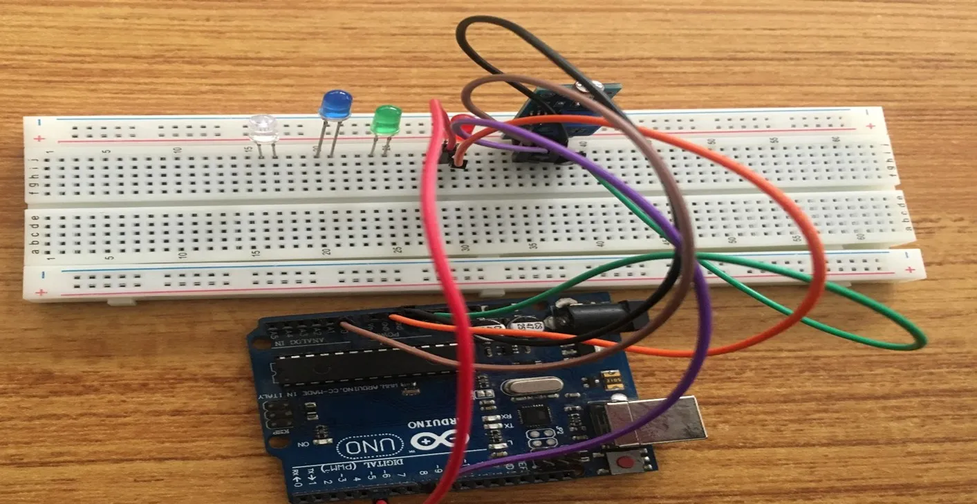 Red wire fixed on breadboard