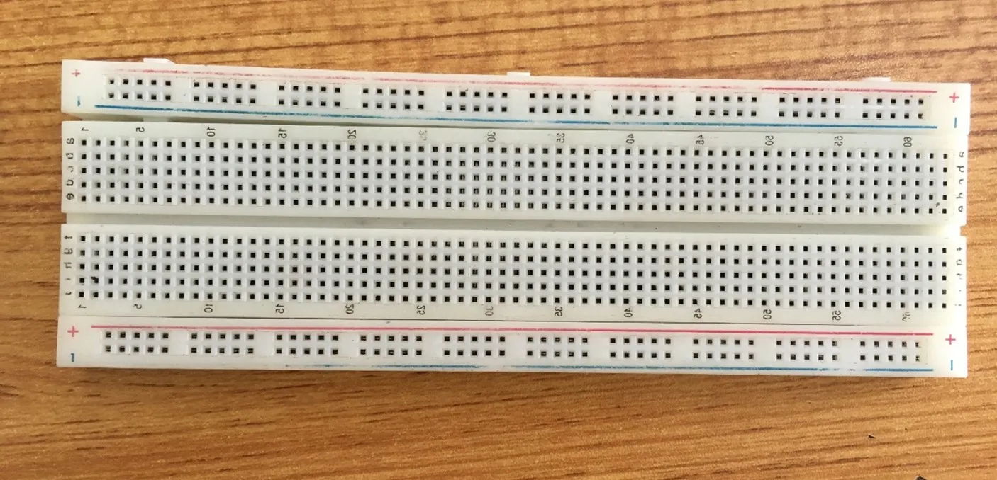 Red wire fixed on breadboard