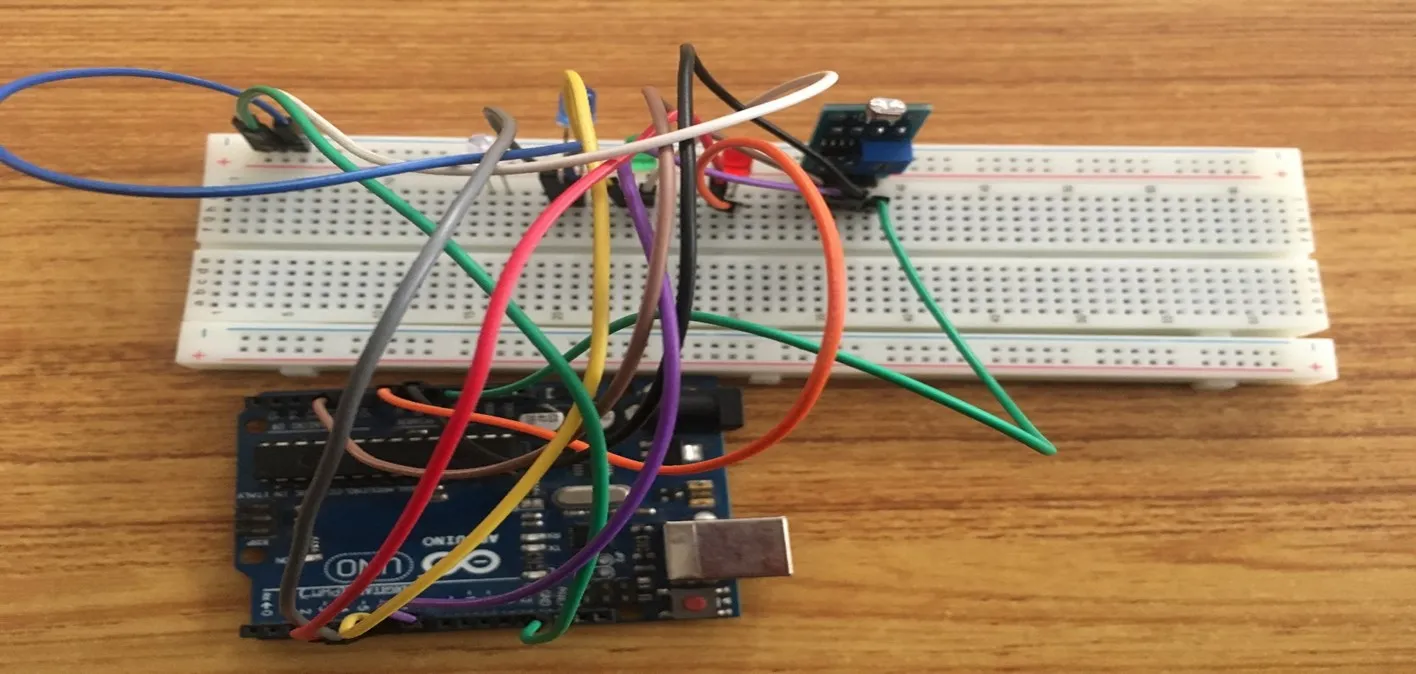 Grey wire fixed on breadboard