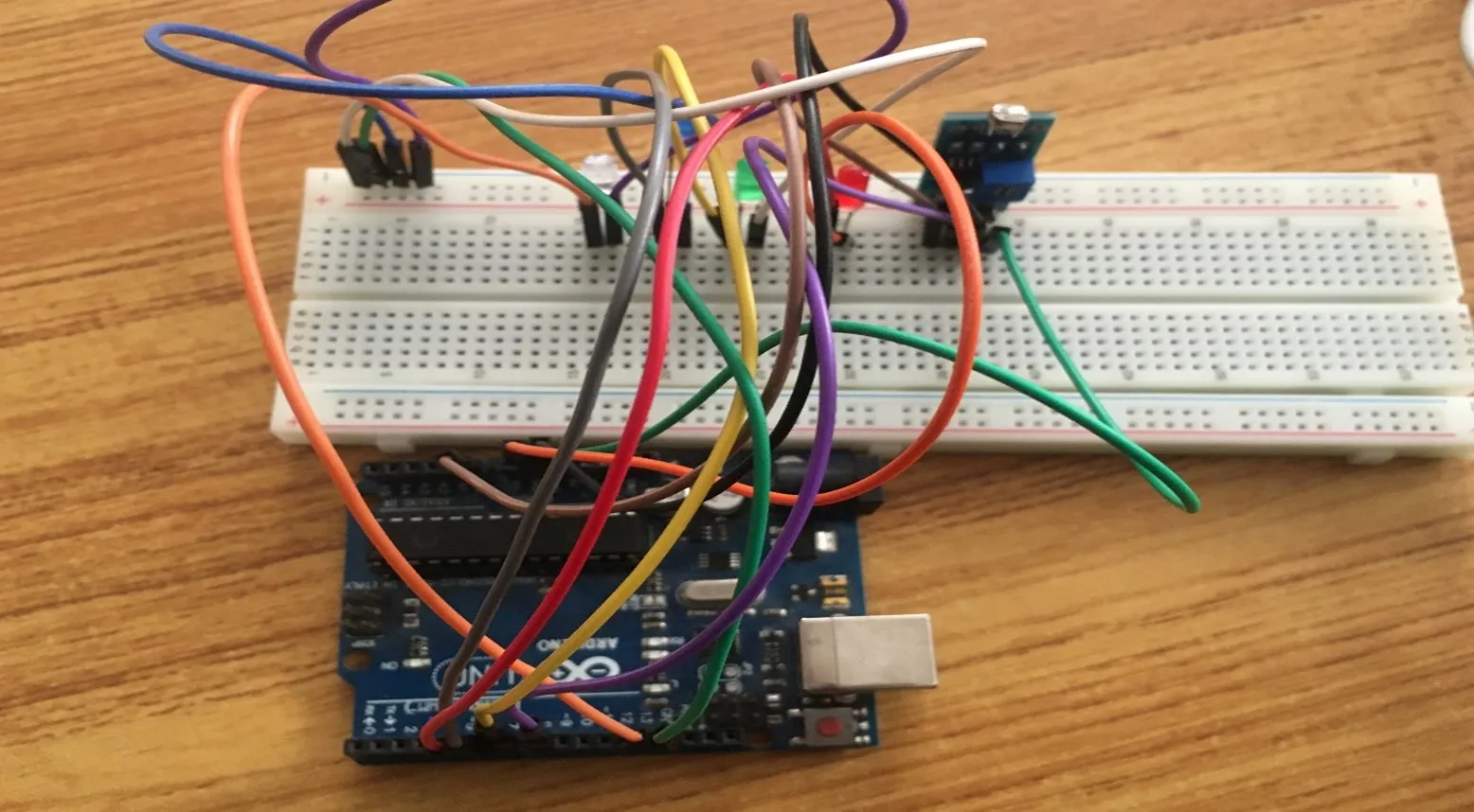 Orange wire fixed on breadboard