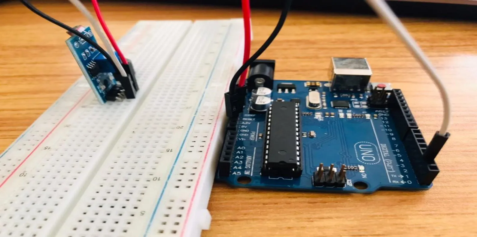 White wire fixed on breadboard